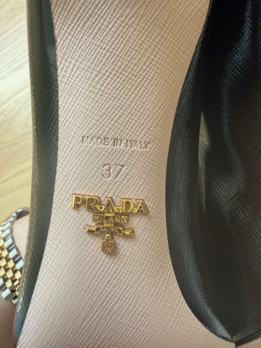 Prada - Picture 4 of 11